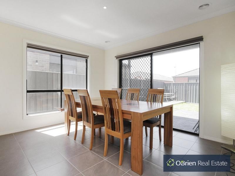 18 Charlock Drive, Cranbourne North VIC 3977