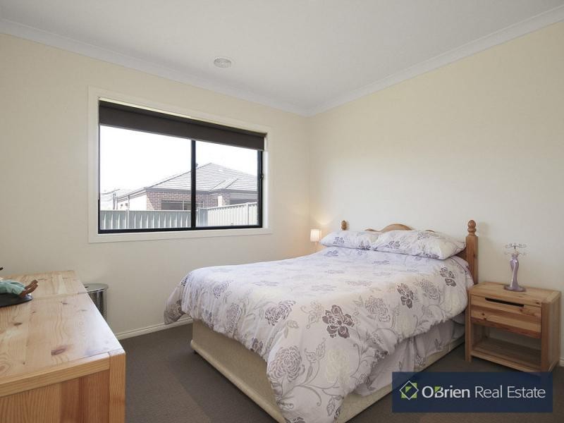 18 Charlock Drive, Cranbourne North VIC 3977