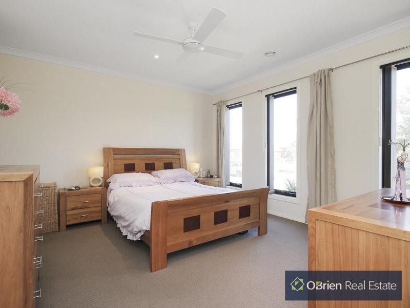 18 Charlock Drive, Cranbourne North VIC 3977