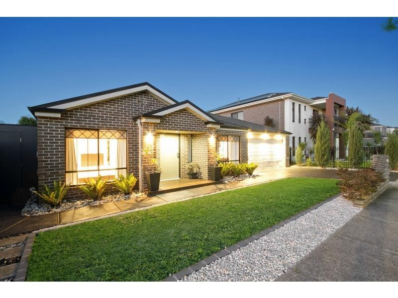 4 Golden Grove Drive, Narre Warren South VIC 3805