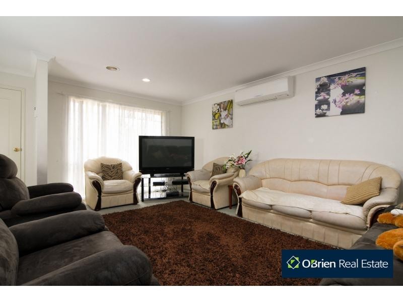 11 Fiander Close, Cranbourne East VIC 3977