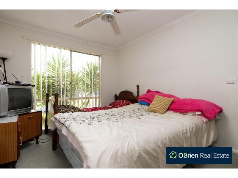 11 Fiander Close, Cranbourne East VIC 3977
