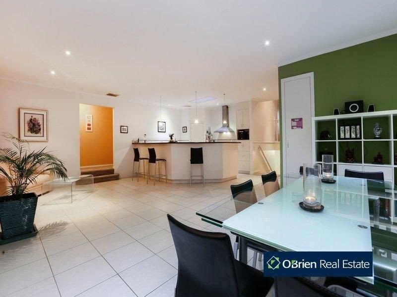 22 Fairholme Boulevard, Berwick VIC 3806