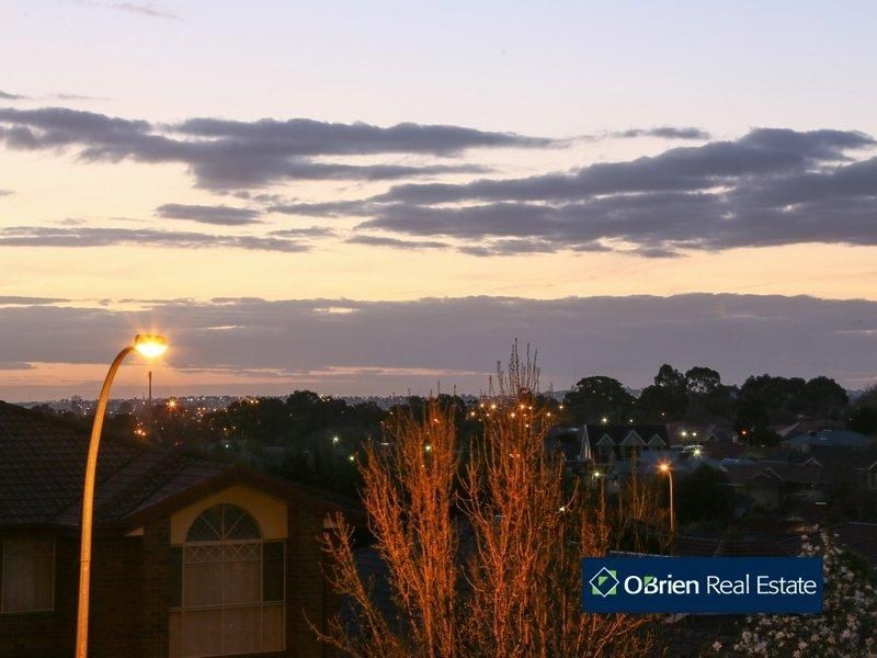 22 Fairholme Boulevard, Berwick VIC 3806