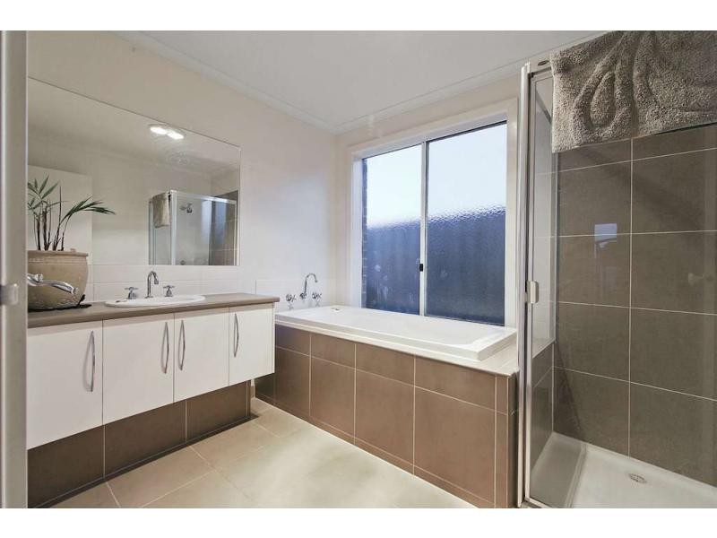 5 Alder Way, Cranbourne VIC 3977