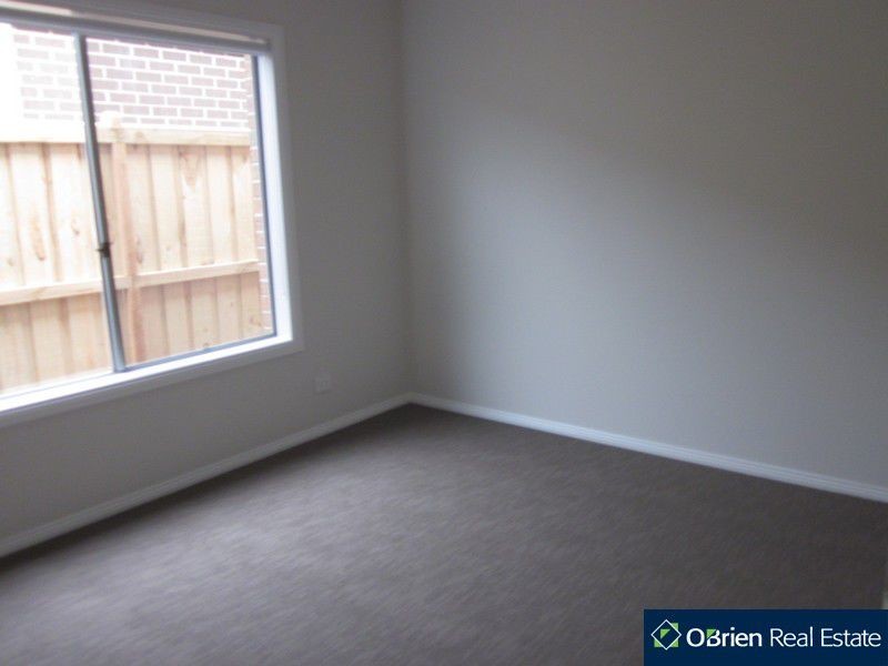 13 Frankland Street, Clyde North VIC 3978