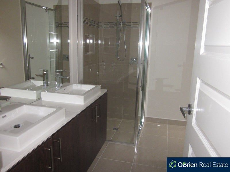 13 Frankland Street, Clyde North VIC 3978