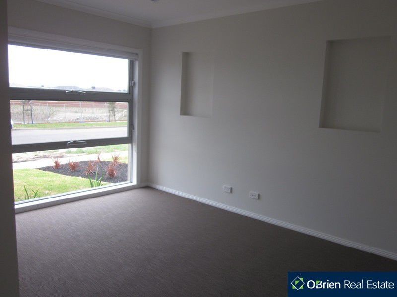 13 Frankland Street, Clyde North VIC 3978