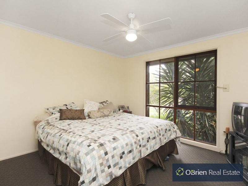 14 Osborn Grove, Pakenham VIC 3810