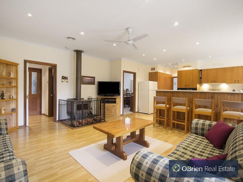 18 Baltaser Drive, Pakenham VIC 3810