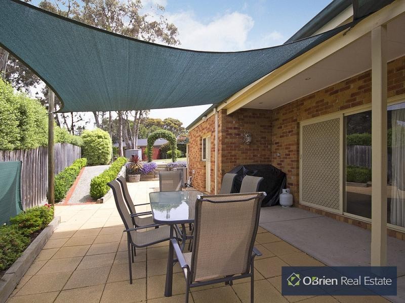 18 Baltaser Drive, Pakenham VIC 3810