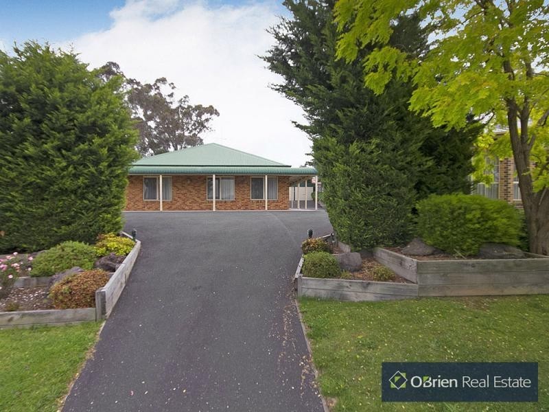 18 Baltaser Drive, Pakenham VIC 3810