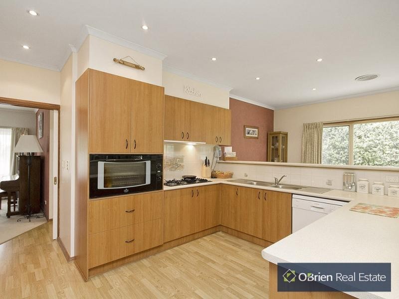 18 Baltaser Drive, Pakenham VIC 3810