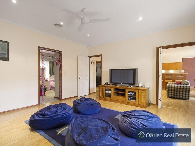 18 Baltaser Drive, Pakenham VIC 3810