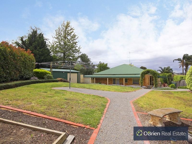 18 Baltaser Drive, Pakenham VIC 3810