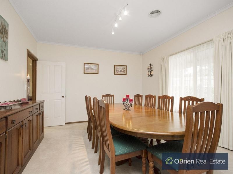 18 Baltaser Drive, Pakenham VIC 3810