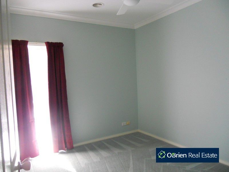 33 Hickory Drive, Narre Warren South VIC 3805