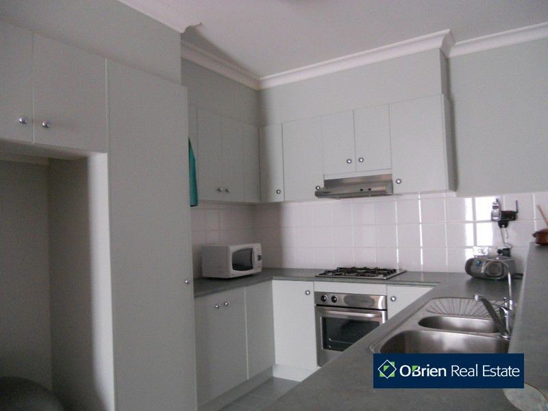 33 Hickory Drive, Narre Warren South VIC 3805