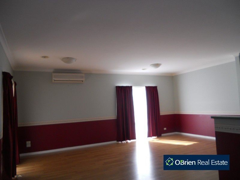 33 Hickory Drive, Narre Warren South VIC 3805