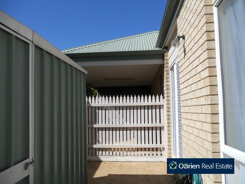 33 Hickory Drive, Narre Warren South VIC 3805