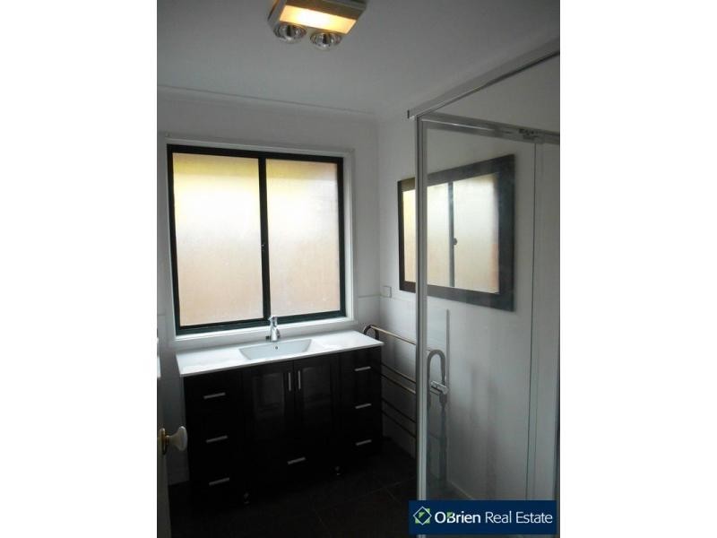 2 Sharpe Street, Cranbourne VIC 3977