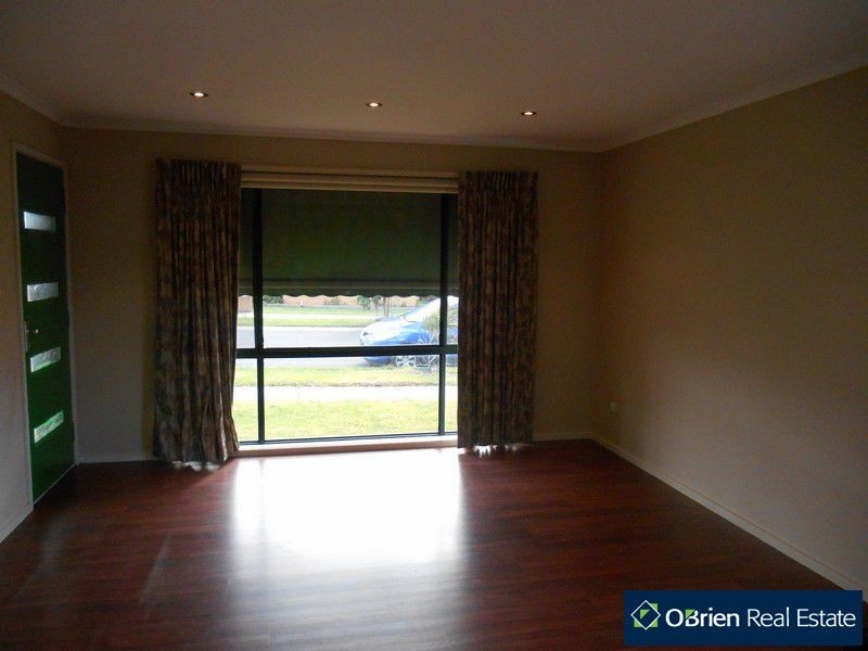 2 Sharpe Street, Cranbourne VIC 3977