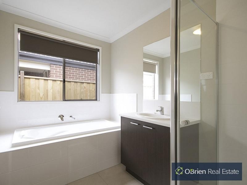 71 Frankland Street, Clyde North VIC 3978