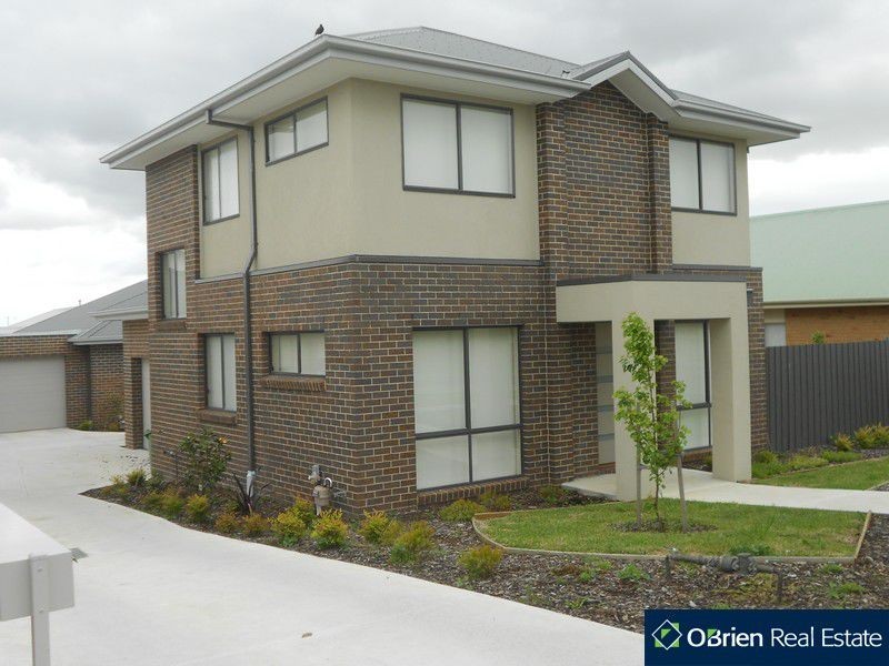 1/109 Golf Links Road, Berwick VIC 3806