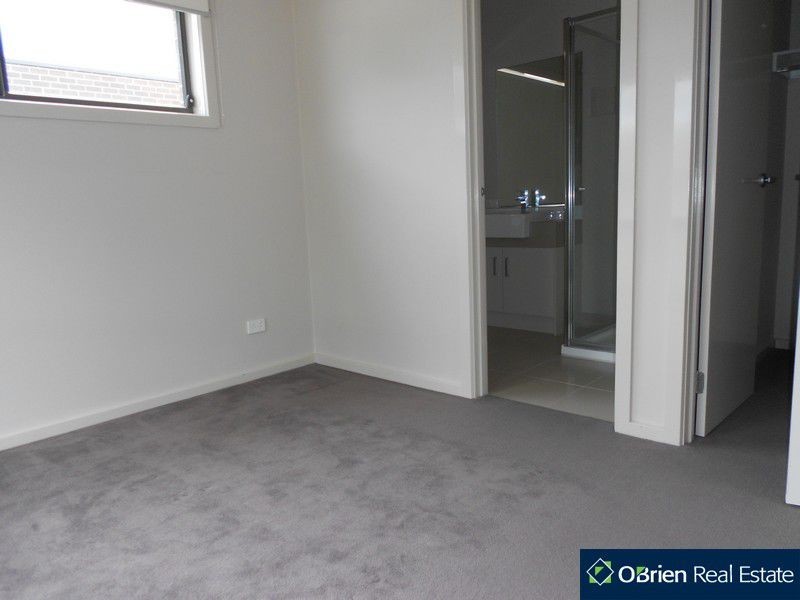 1/109 Golf Links Road, Berwick VIC 3806