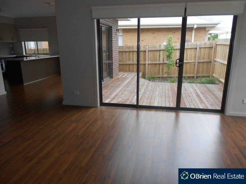 1/109 Golf Links Road, Berwick VIC 3806