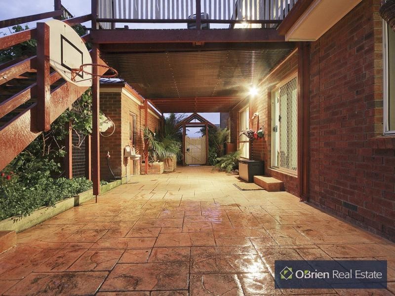 28 Highland Crescent, Narre Warren South VIC 3805