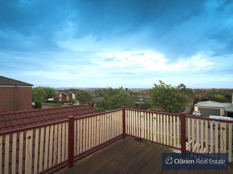 28 Highland Crescent, Narre Warren South VIC 3805