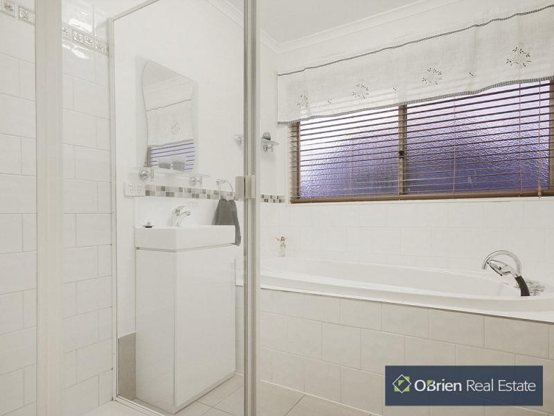 28 Highland Crescent, Narre Warren South VIC 3805