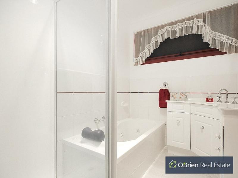 6 Harrison Drive, Cranbourne VIC 3977