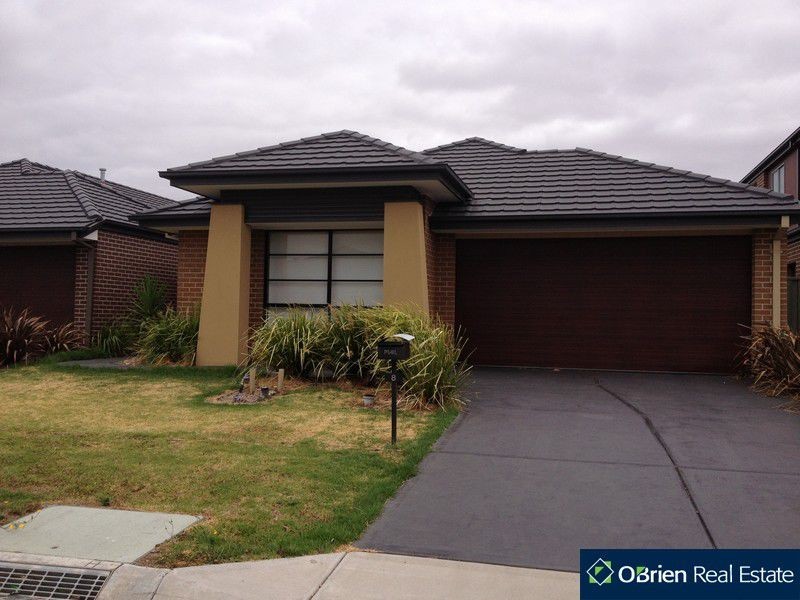 8 Edmund Street, Pakenham VIC 3810