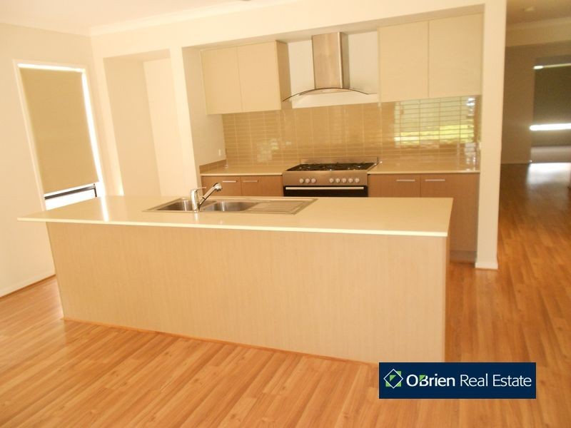 8 Edmund Street, Pakenham VIC 3810