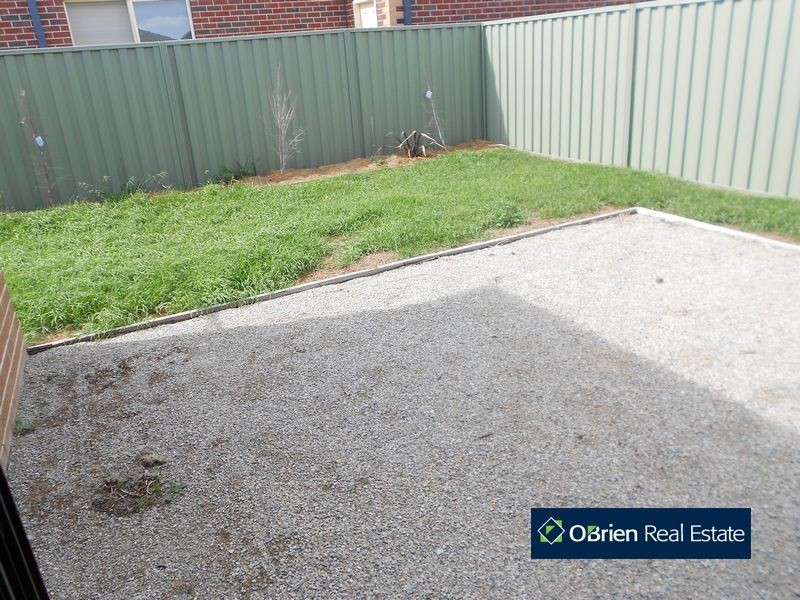 8 Edmund Street, Pakenham VIC 3810