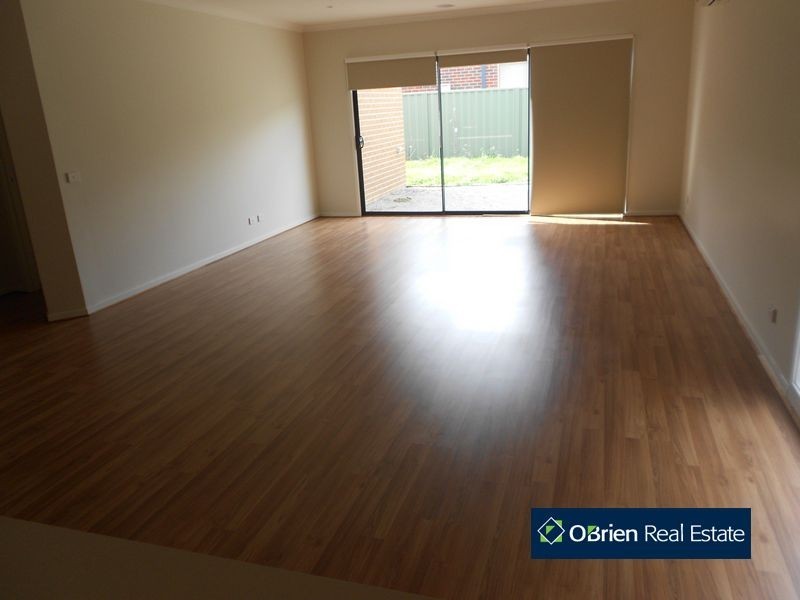 8 Edmund Street, Pakenham VIC 3810