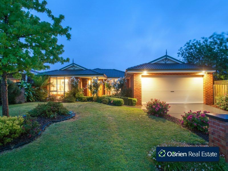 4 Meadow Place, Narre Warren South VIC 3805