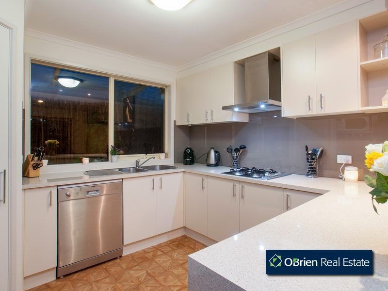 4 Meadow Place, Narre Warren South VIC 3805