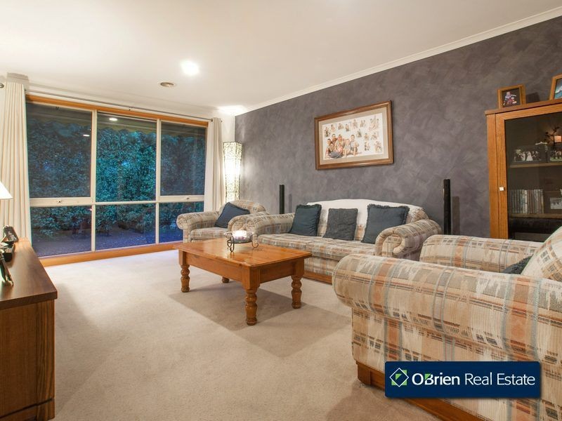4 Meadow Place, Narre Warren South VIC 3805