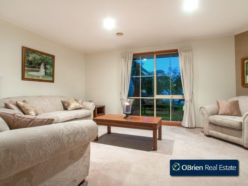 4 Meadow Place, Narre Warren South VIC 3805