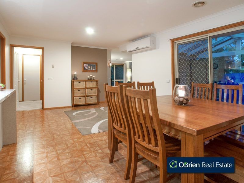 4 Meadow Place, Narre Warren South VIC 3805