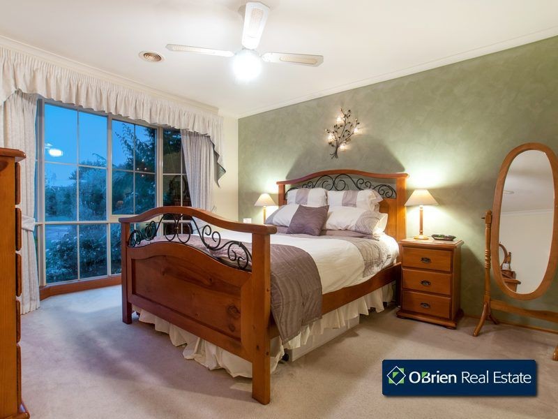 4 Meadow Place, Narre Warren South VIC 3805