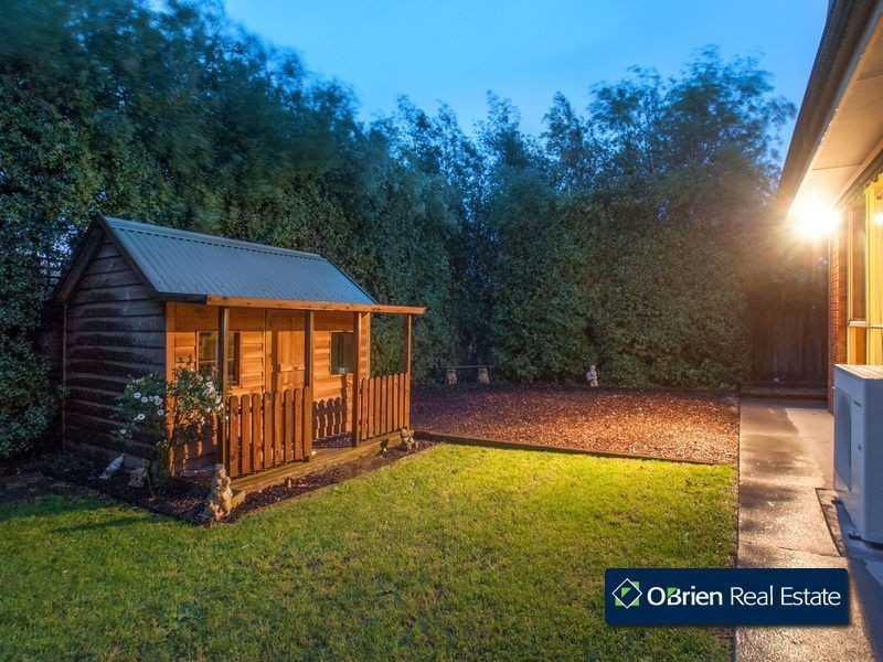 4 Meadow Place, Narre Warren South VIC 3805