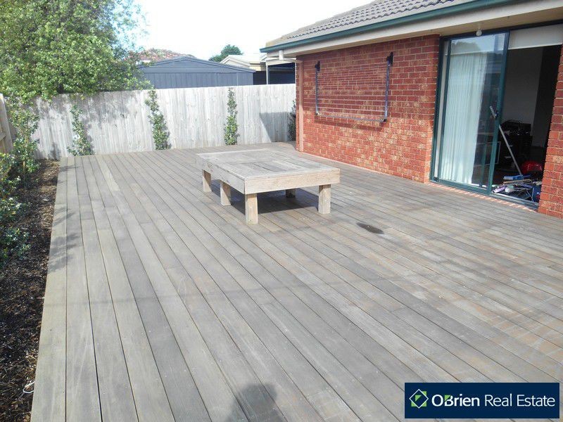 2 Sharpe Street, Cranbourne VIC 3977