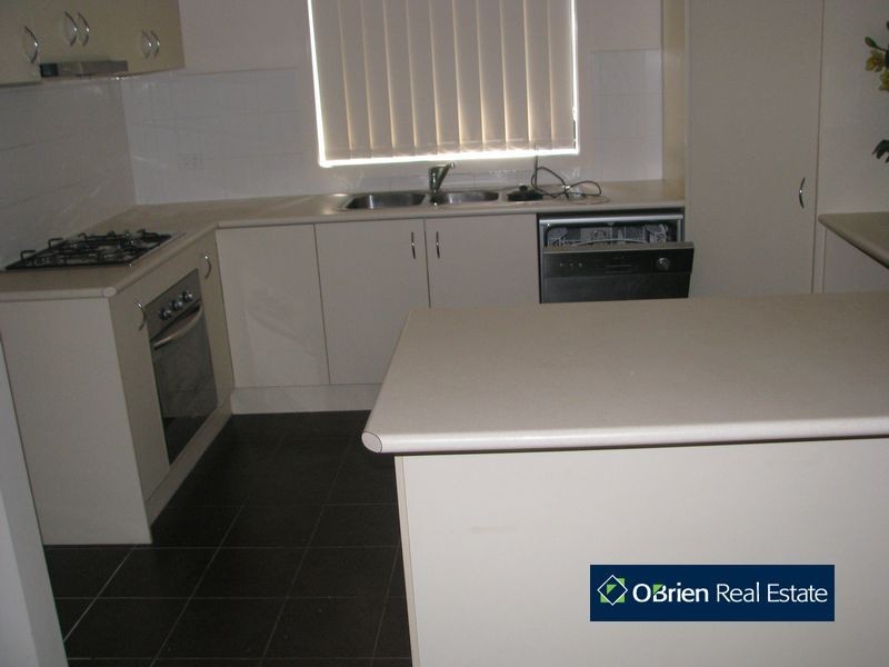 20 Scarlet Crescent, Pakenham VIC 3810