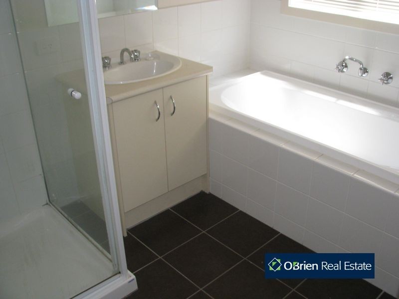 20 Scarlet Crescent, Pakenham VIC 3810