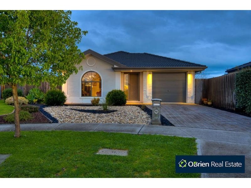 8 Chin Court, Berwick VIC 3806