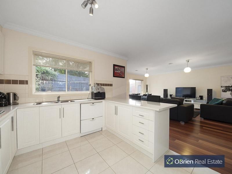 2/12-14 Harkaway Road, Berwick VIC 3806